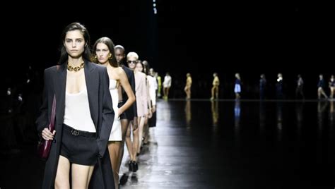 gucci sfilata paestum palumbo|Gucci: il video interattivo della sfilata SS24 .